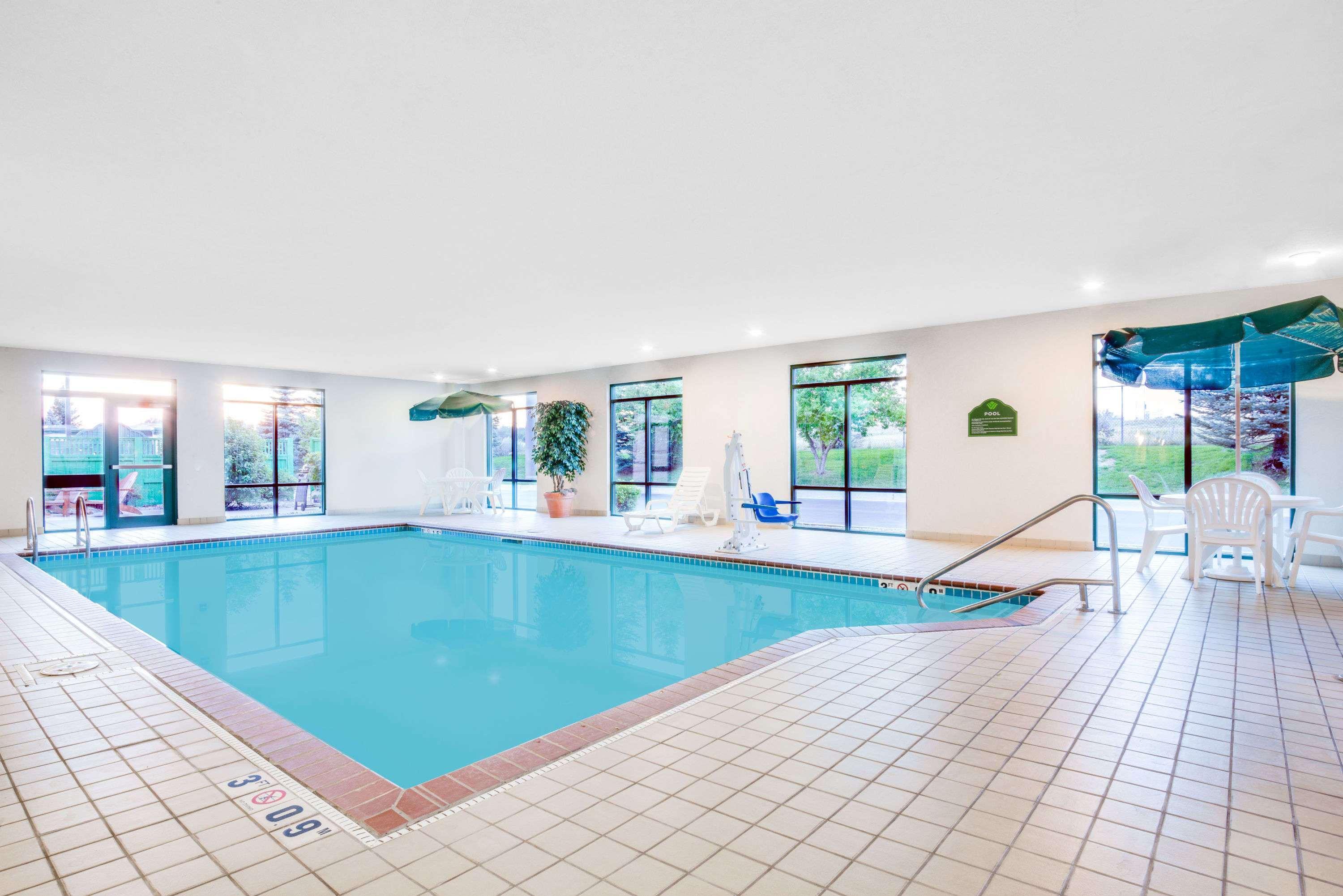 Wingate By Wyndham Gillette Hotel Bagian luar foto