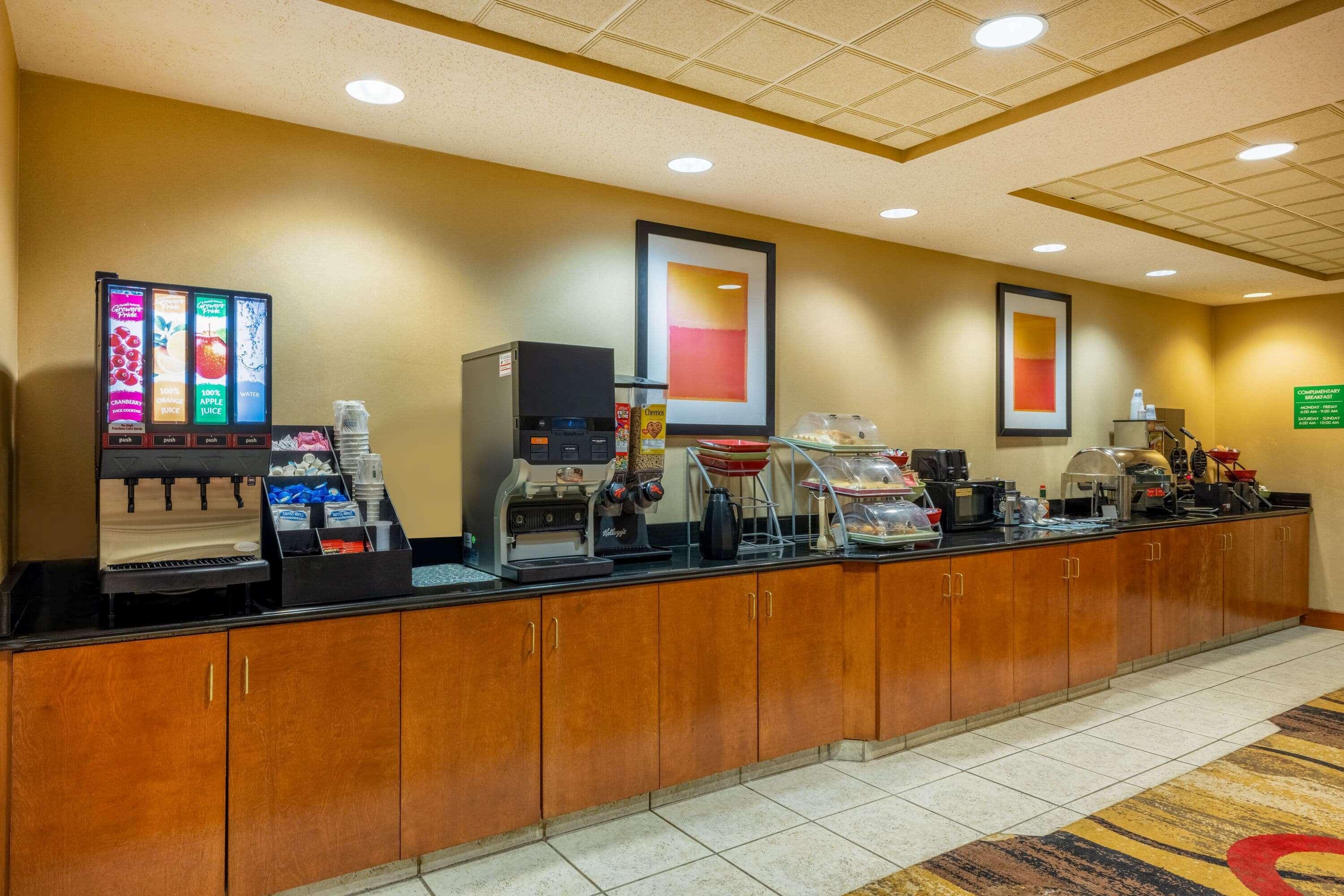 Wingate By Wyndham Gillette Hotel Bagian luar foto