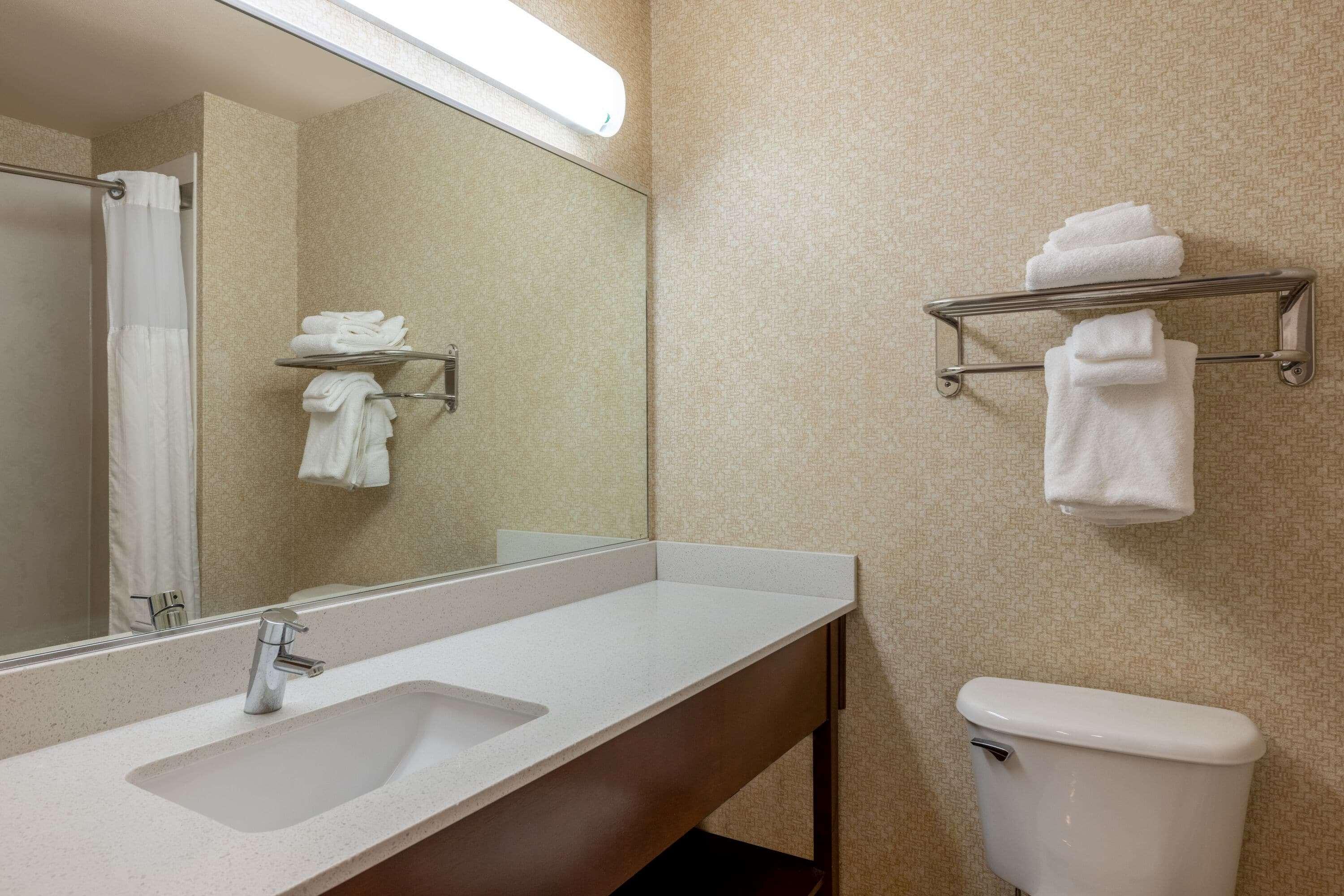 Wingate By Wyndham Gillette Hotel Bagian luar foto