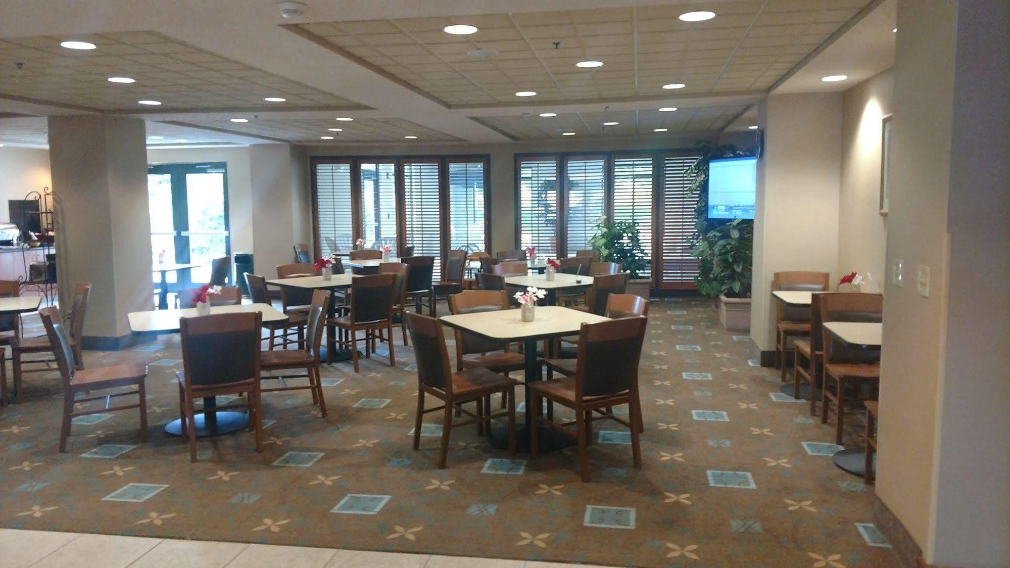 Wingate By Wyndham Gillette Hotel Bagian luar foto